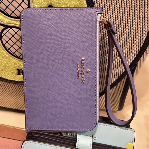 Kate Spade Lucy Small L-zip Wristlet
Evening Blue Iris Multi
NWT - Picture 11 of 16